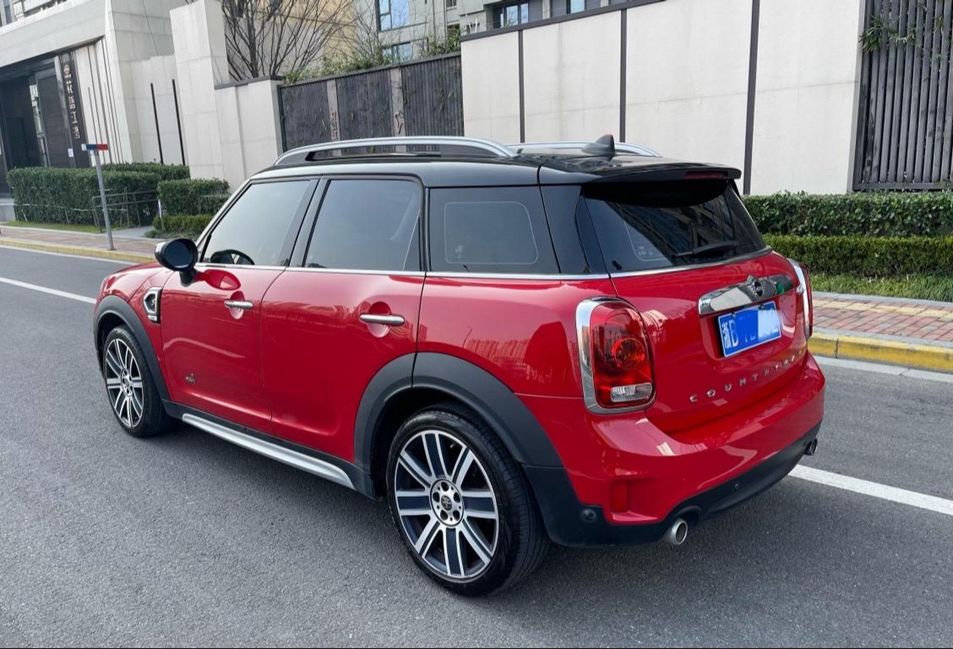 宝马minicountryman5门艺术家2.0t顶配 售价:15.