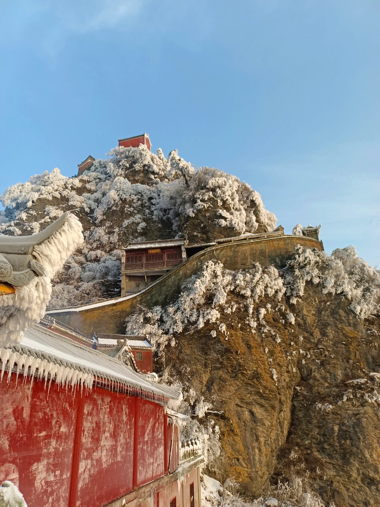 武当山两日游| 	 图片为2月15日的武当山金顶 凌晨五点半从七星树出发