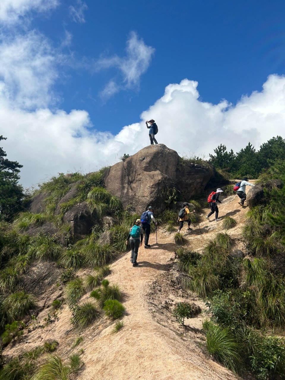 山城石门凿,池州白沙岭 白沙岭古道位于棠溪镇石门村,这里地处贵池