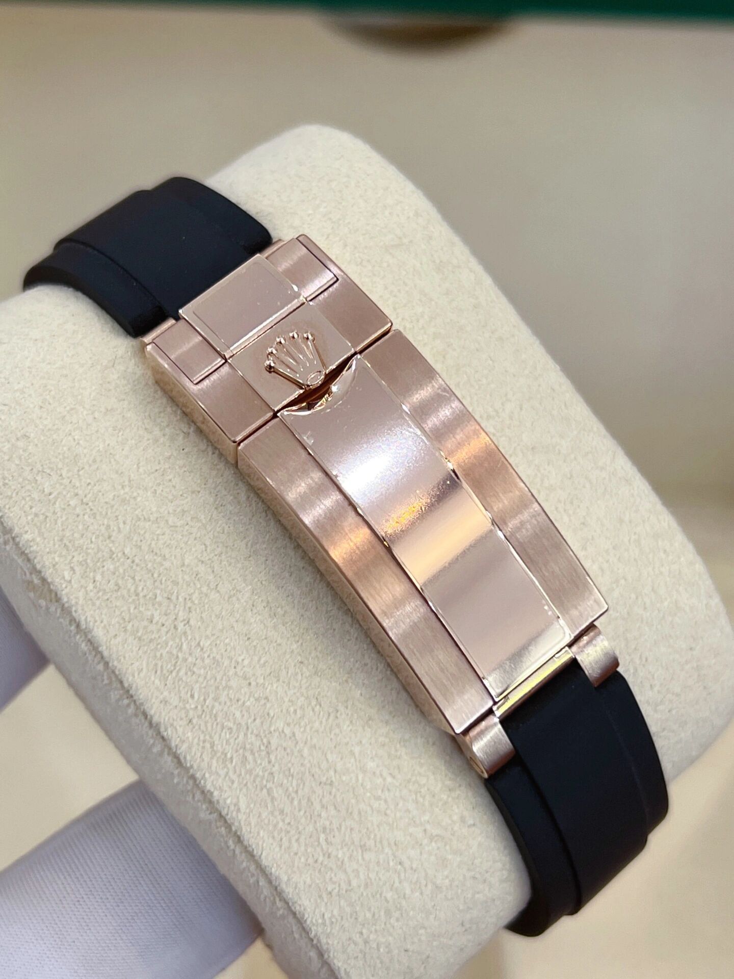 劳力士游艇名仕系列型号:126655功能:自动机械材质:18k玫瑰金表径:41