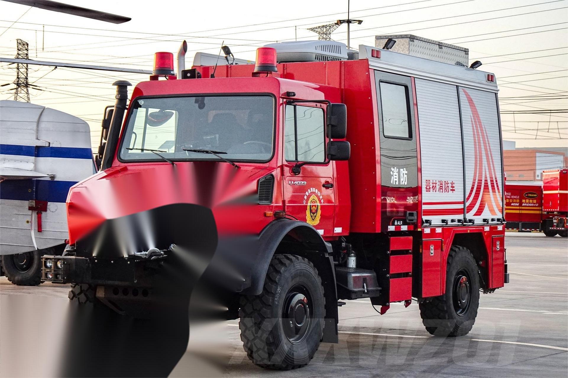 乌尼莫克qc50器材消防车.