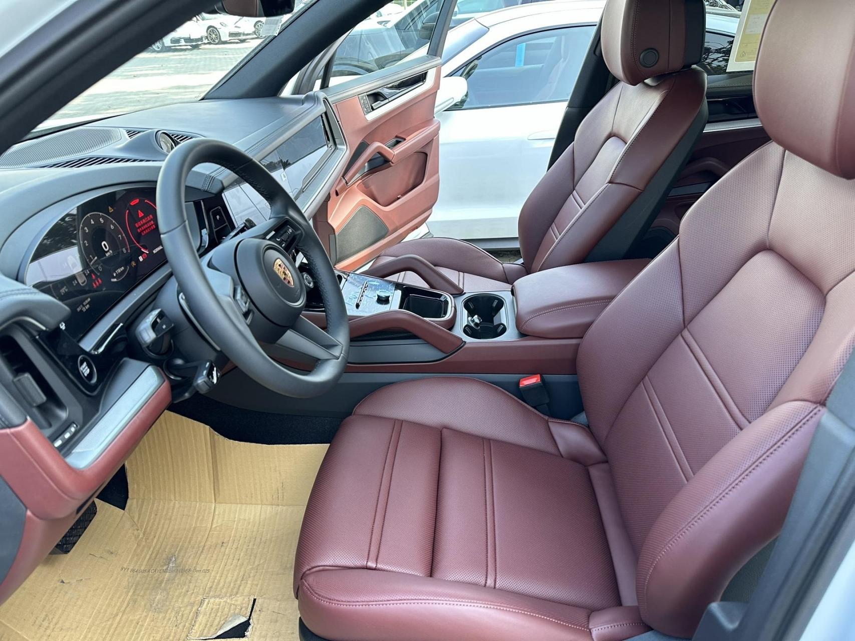 新款卡宴 巴利克红致纯真皮内饰