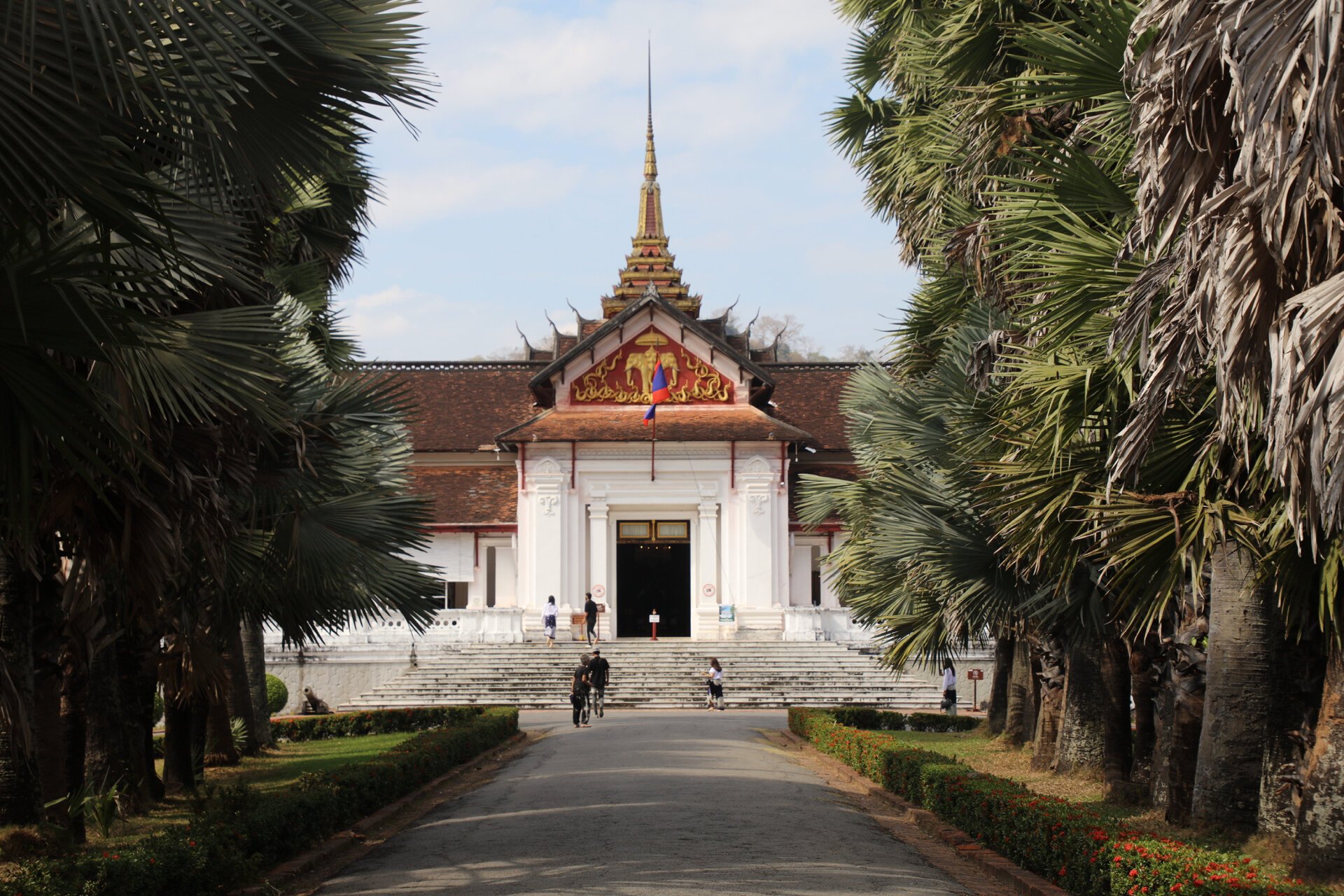 老挝琅勃拉邦皇宫博物馆 老挝琅勃拉邦皇宫博物馆,因博物馆里不能拍照