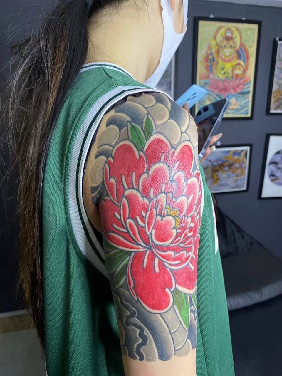 日式老传统半甲牡丹 女生纹身 苏州老传统纹身 半甲牡丹