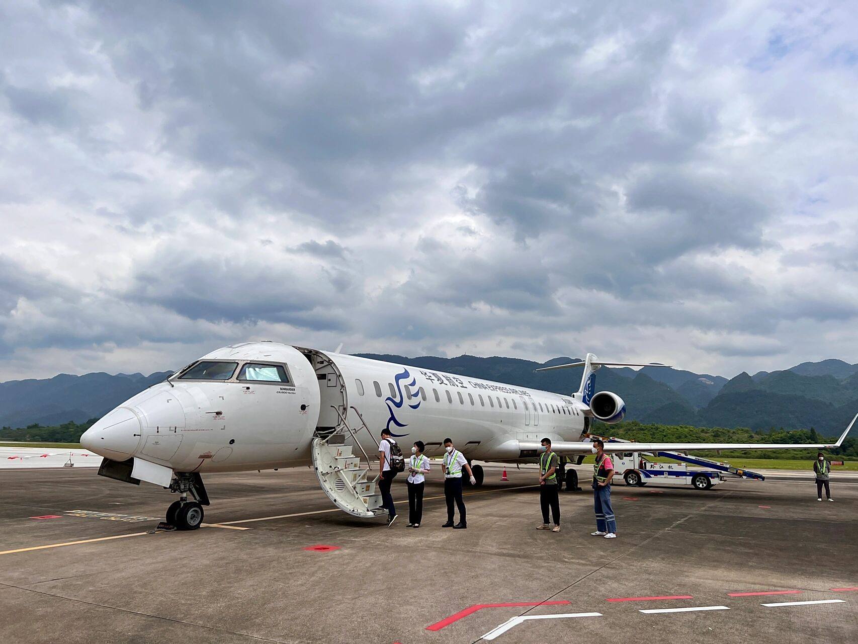0 这次出门来回都选乘的华夏航空,想多体验一下crj900ng(毕竟国内就