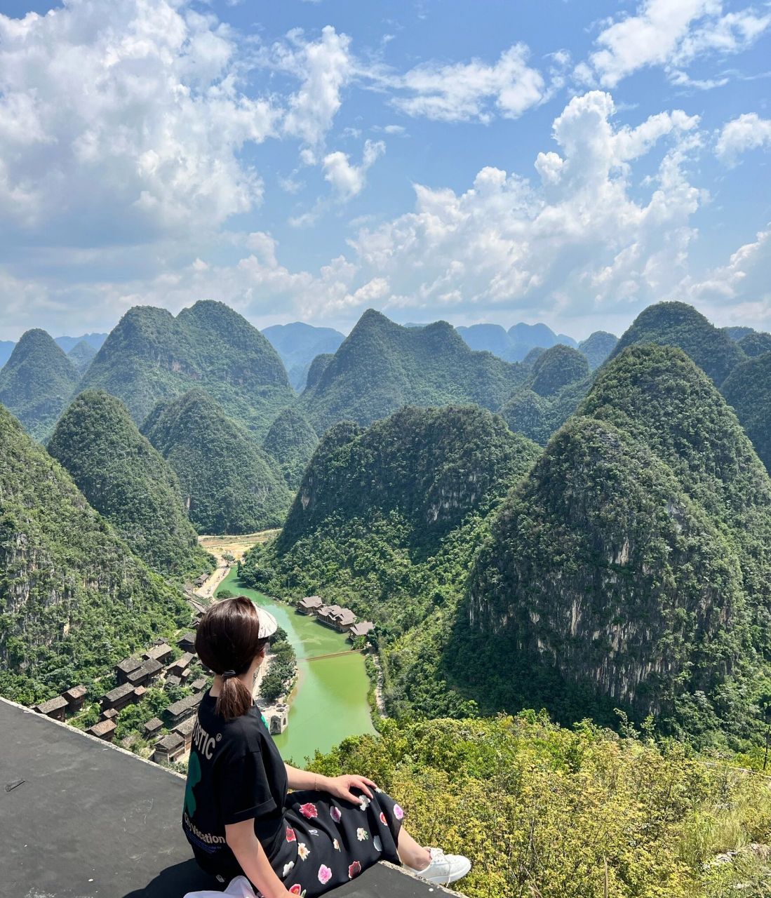 这将会是贵州最爆火的古寨～天下布依景区  贵州吸引游客的不只是壮丽