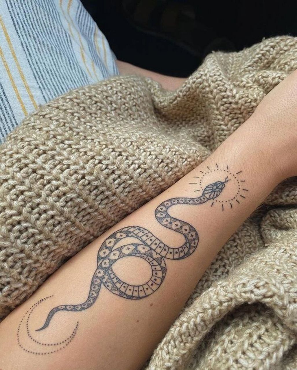 小臂蛇纹身图案 武汉纹身