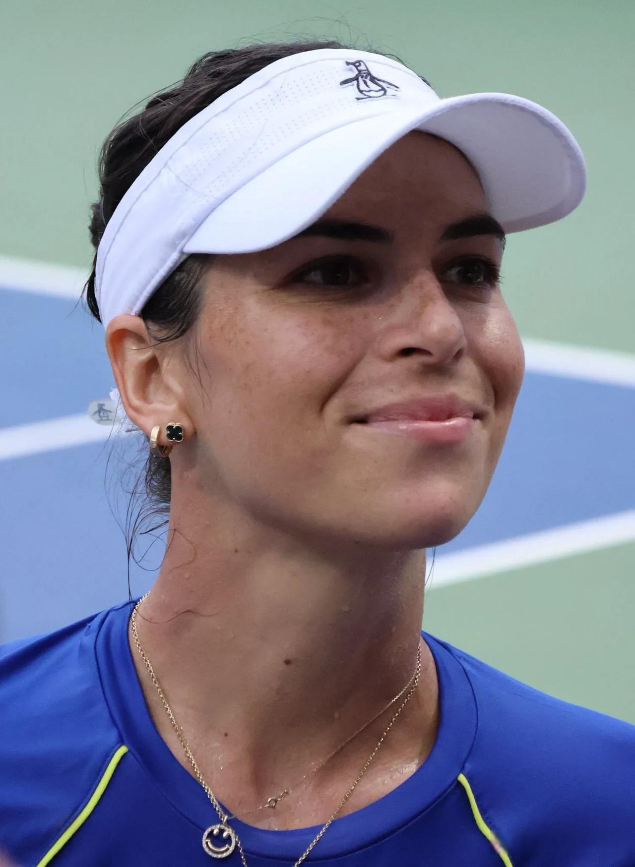 万能生活指南  汤姆贾诺维奇在美国公开赛上以 6-4 6-4 击败安·李