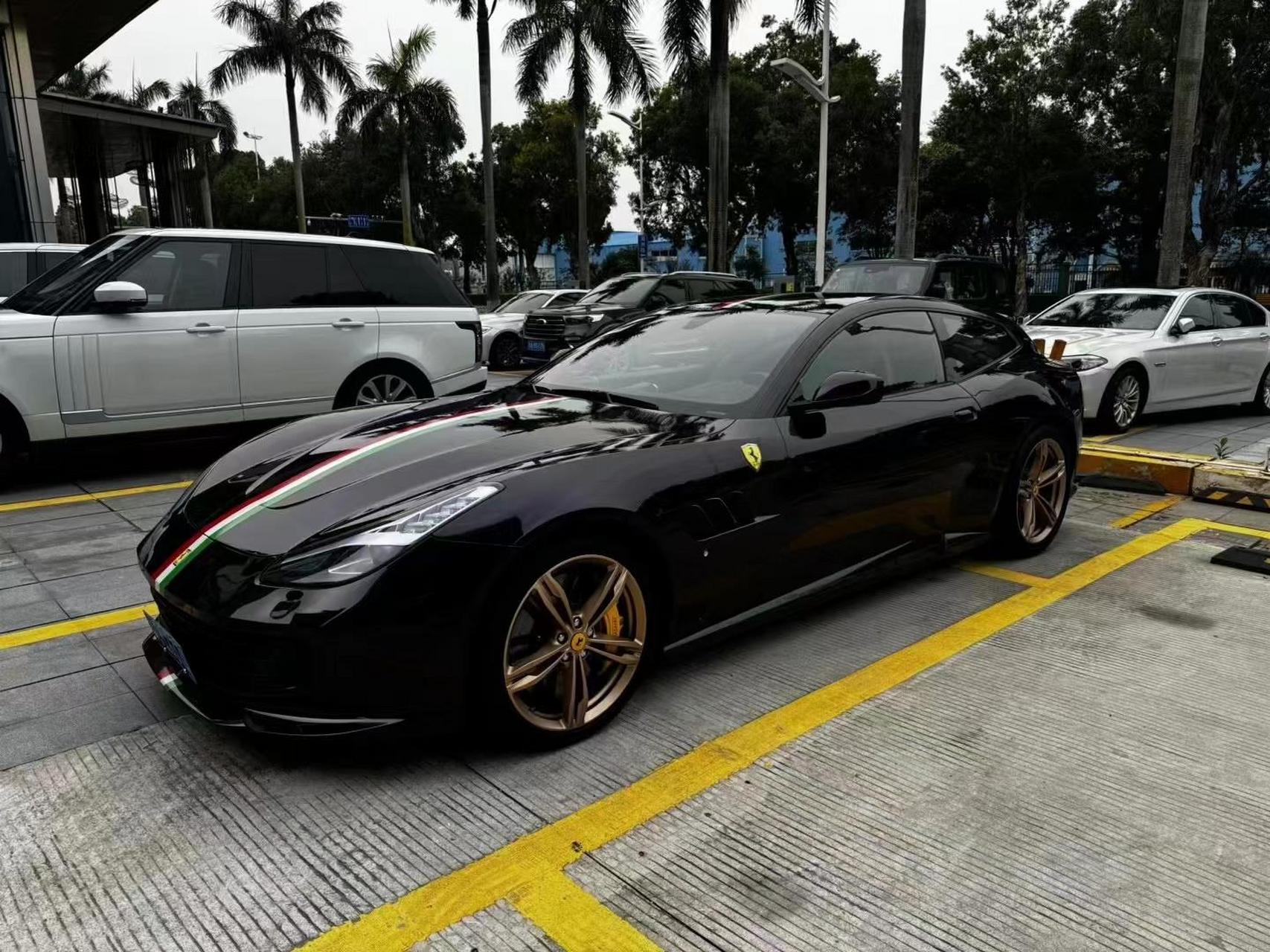 ferrari gtc4 lusso v12 大满配 原车黑色/红大满配 18年2.9万 km 大