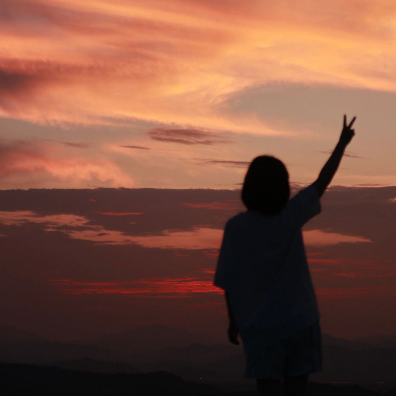头像|短发日落晚霞女生头像又来啦!