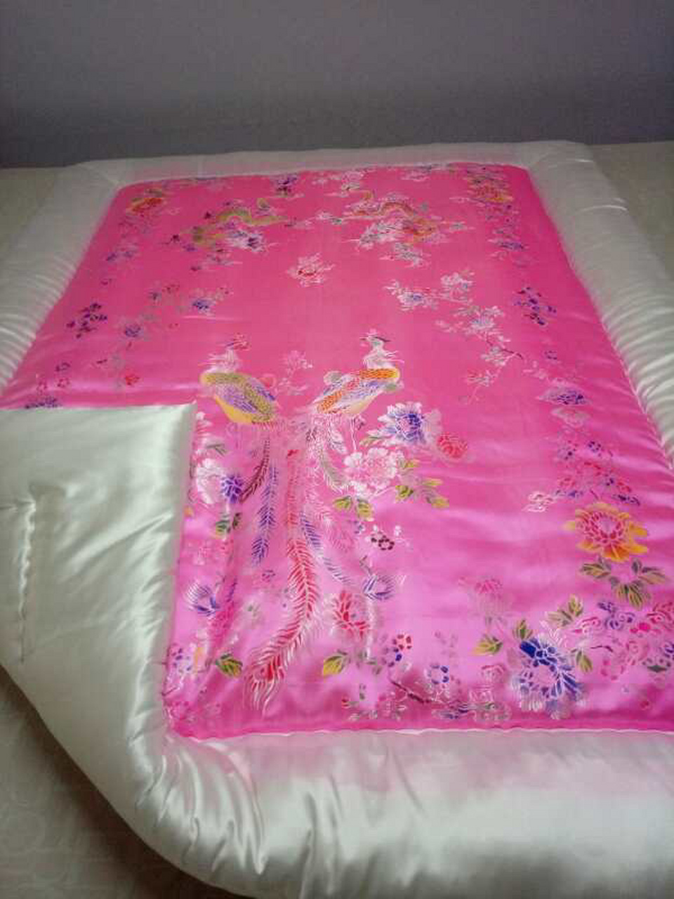 手工制作的工艺品棉被 真丝软缎棉被,八十年代真丝彩缎棉被