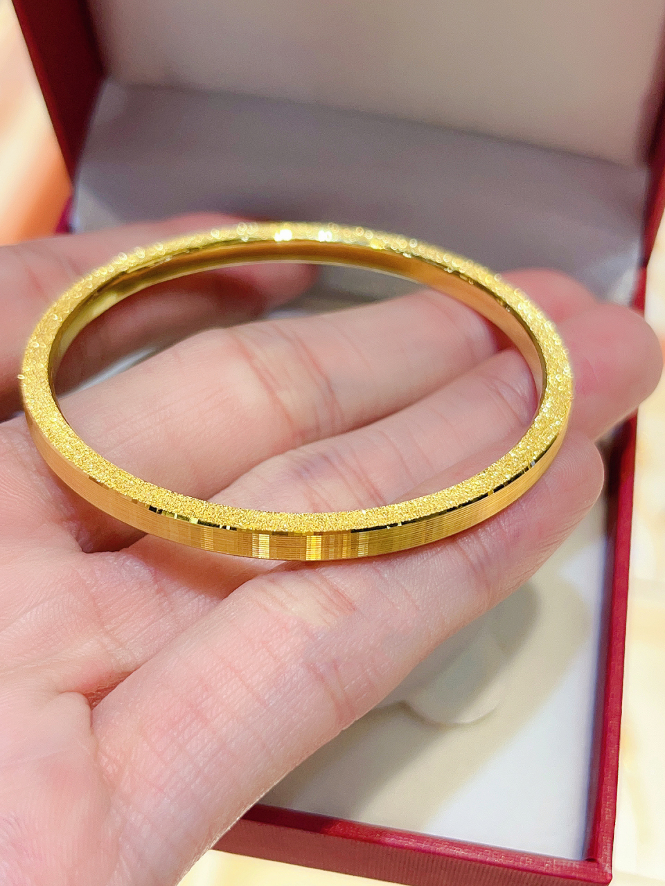 筷子手镯它9615多美7815  黄金首饰里面的重中之重6015