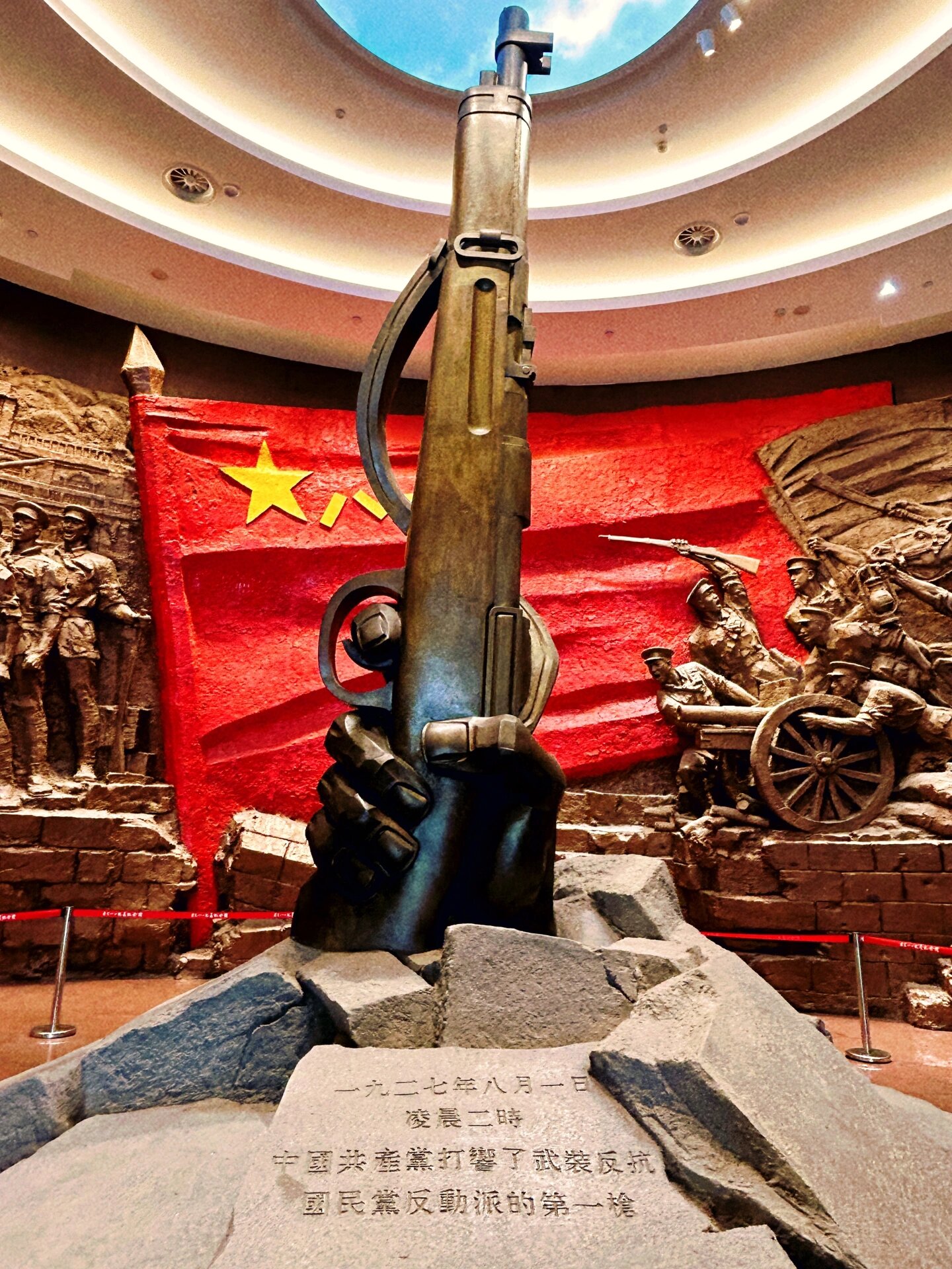 南昌,一座英雄城,是军旗升起的地方05红色土壤孕育着使命感!