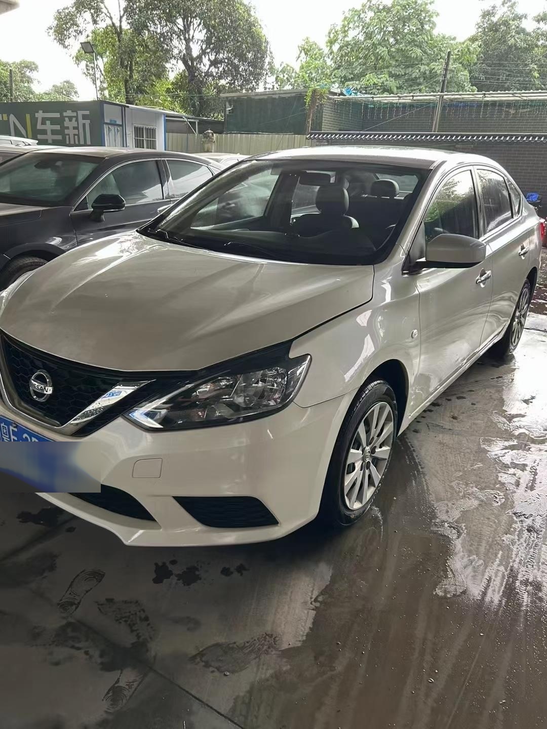 最新到店一台21年个人一手非营运私家车13代轩逸经典白色,1