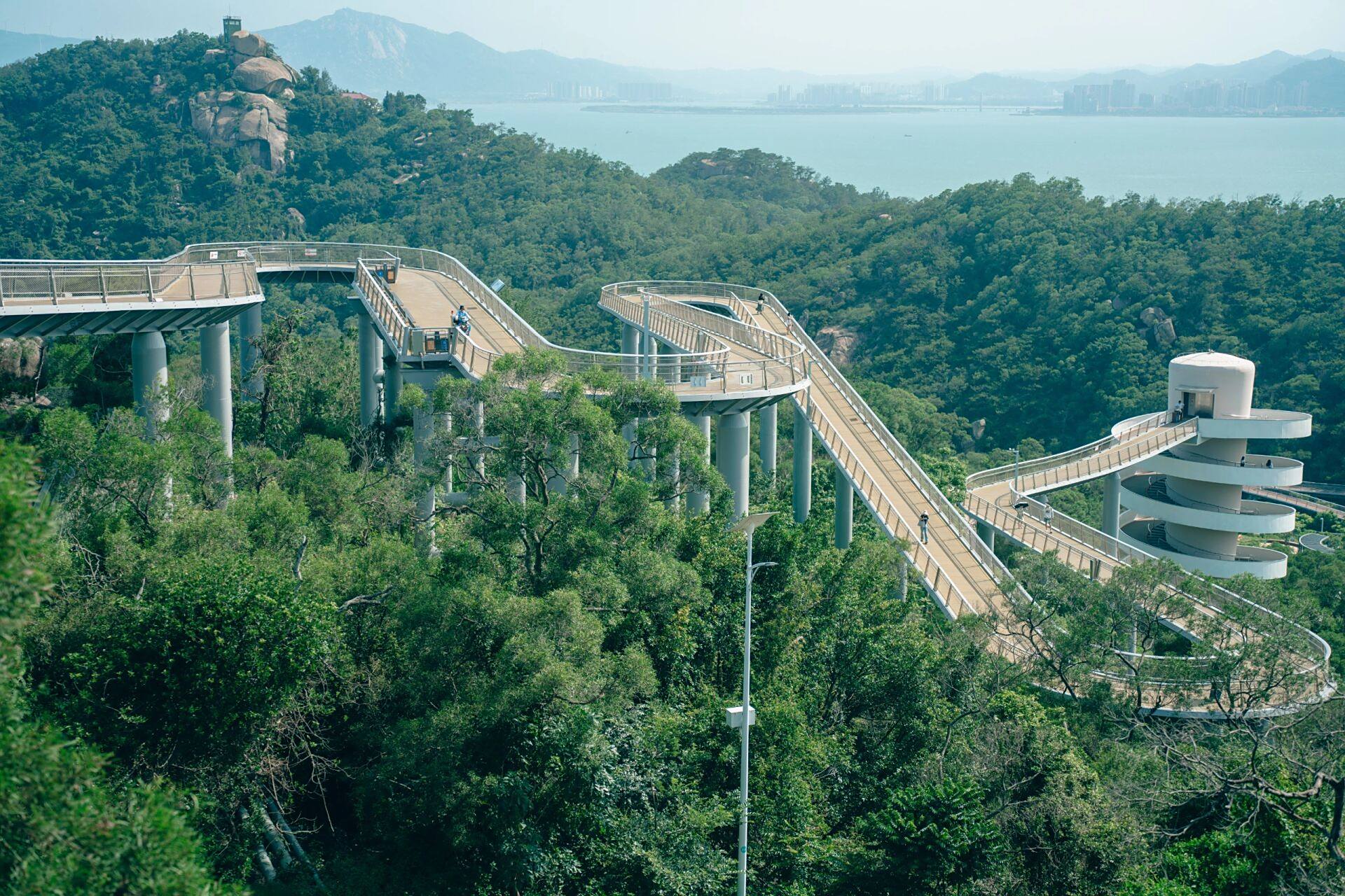 想看日落及盼归塔(图一图二): 打车定位 sky high酒店 2.