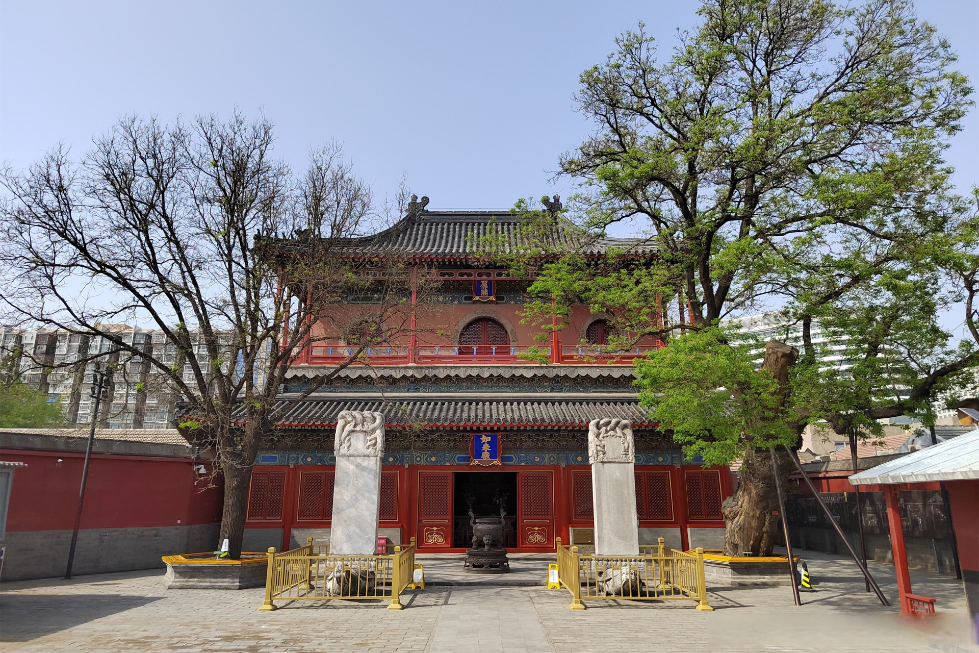 北京市东城区禄米仓胡同内,有一座修建于明朝正统八年(1443)的智化寺