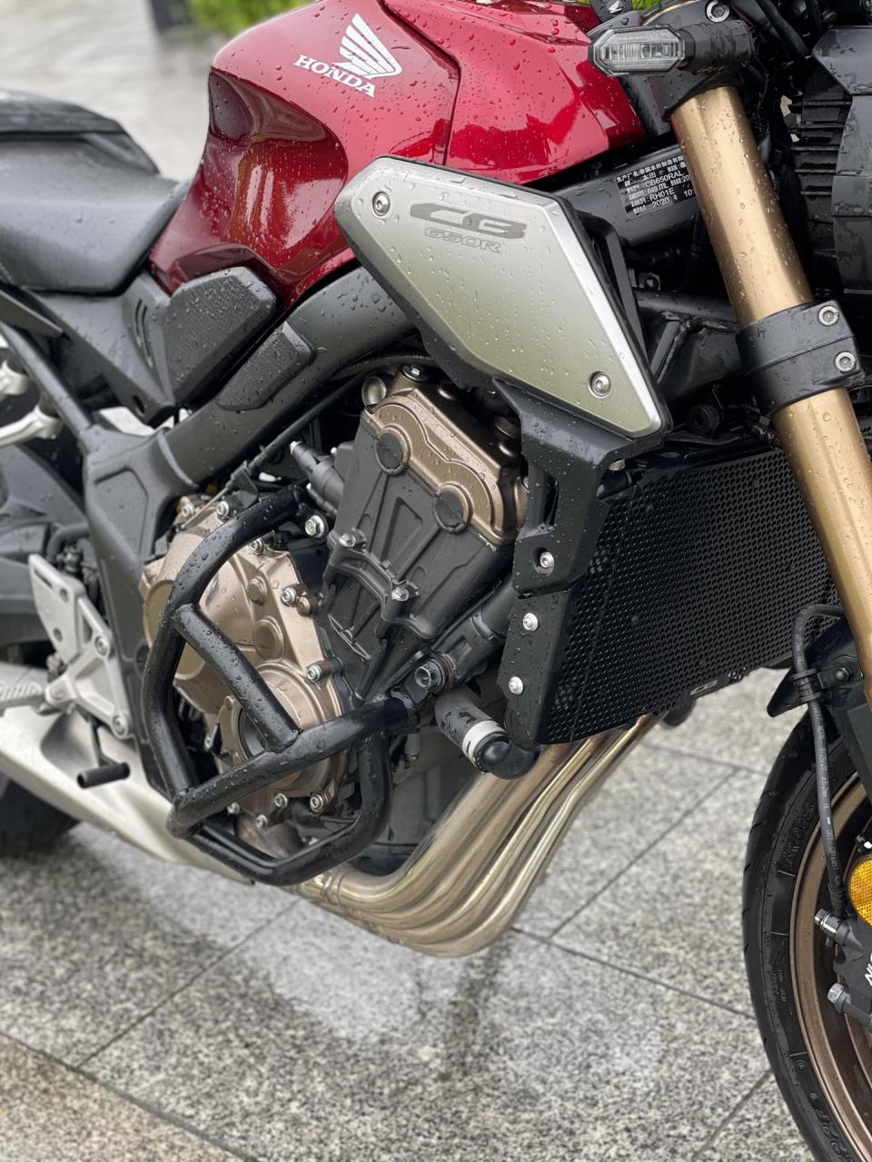 2021年4月上牌 本田cb650r 经典红色 个人一手  几千公里 美容了 护杠