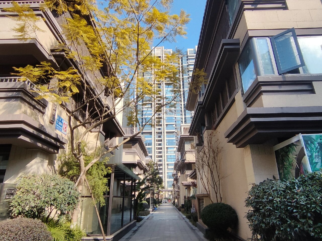 广汇御园联排中户 实得500平带双车位900万