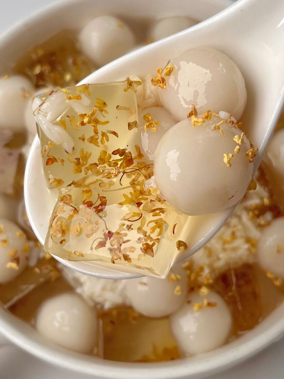 姐妹们,这个桂花酒酿冰粉真的好吃到哭01了!