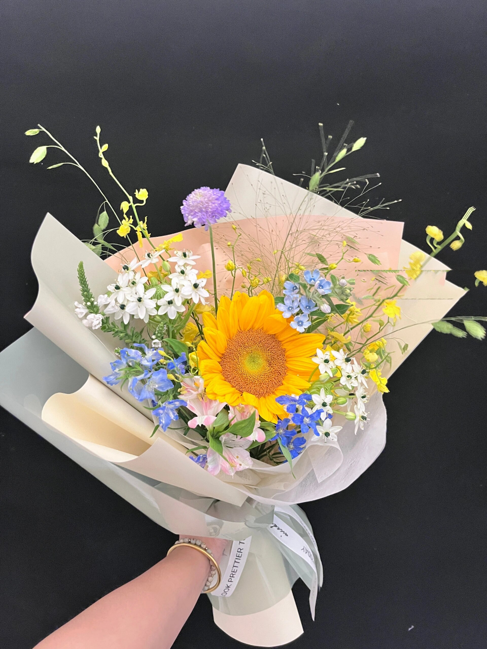北京花店|接机小花束 是送闺蜜的接机小花束 要求是要清新,凉爽 花材