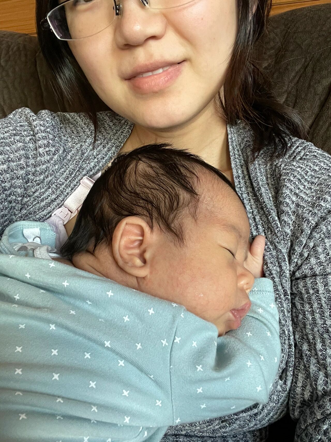 出生时的小黑孩居然变白了 老公是美国人,我是普通肤色的的中国人.