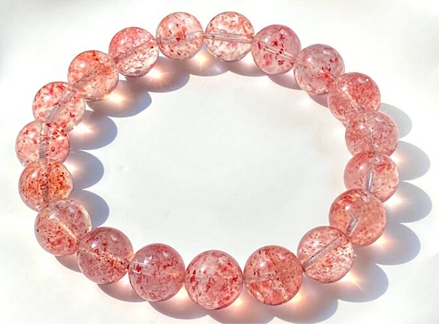 白水体草莓晶清澈透亮似红花点缀~~ ——什么是白水体草莓晶—— 在