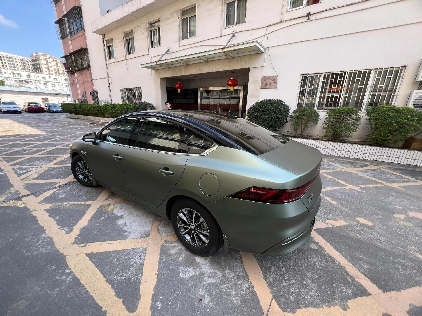 比亚迪秦改色完成了 23款小秦改了双拼 超哑绿双拼黑 欢迎评论区晒出