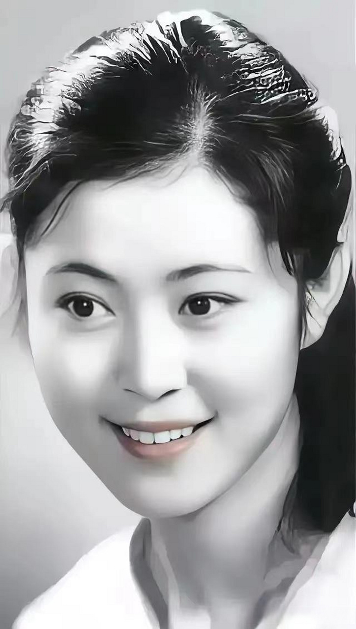 老照片 倪萍与邓丽君猜猜谁是谁?