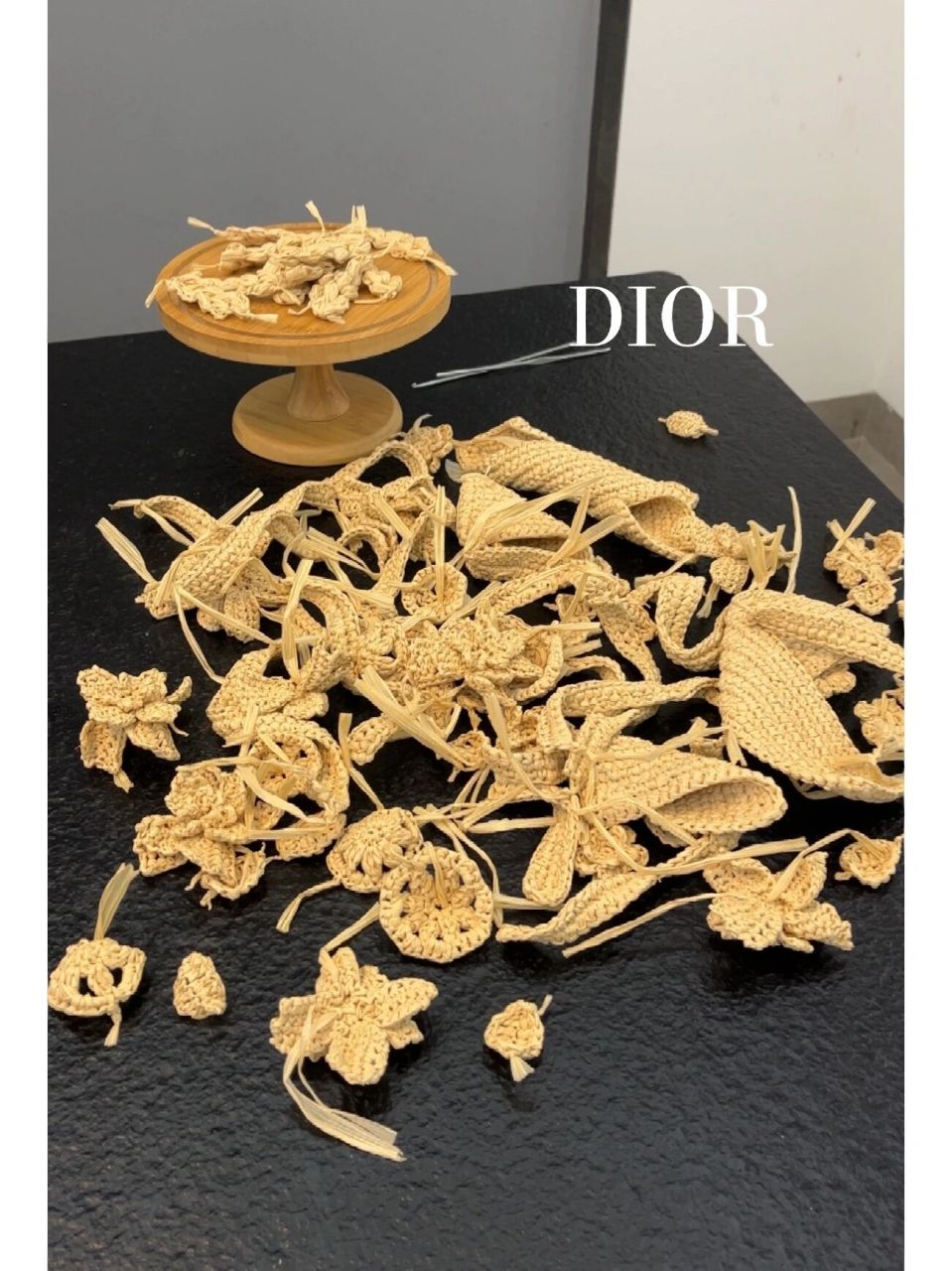 第一次学钩包包 迪奥dior草编托特包 第一次用拉菲草钩,手都快钩费了