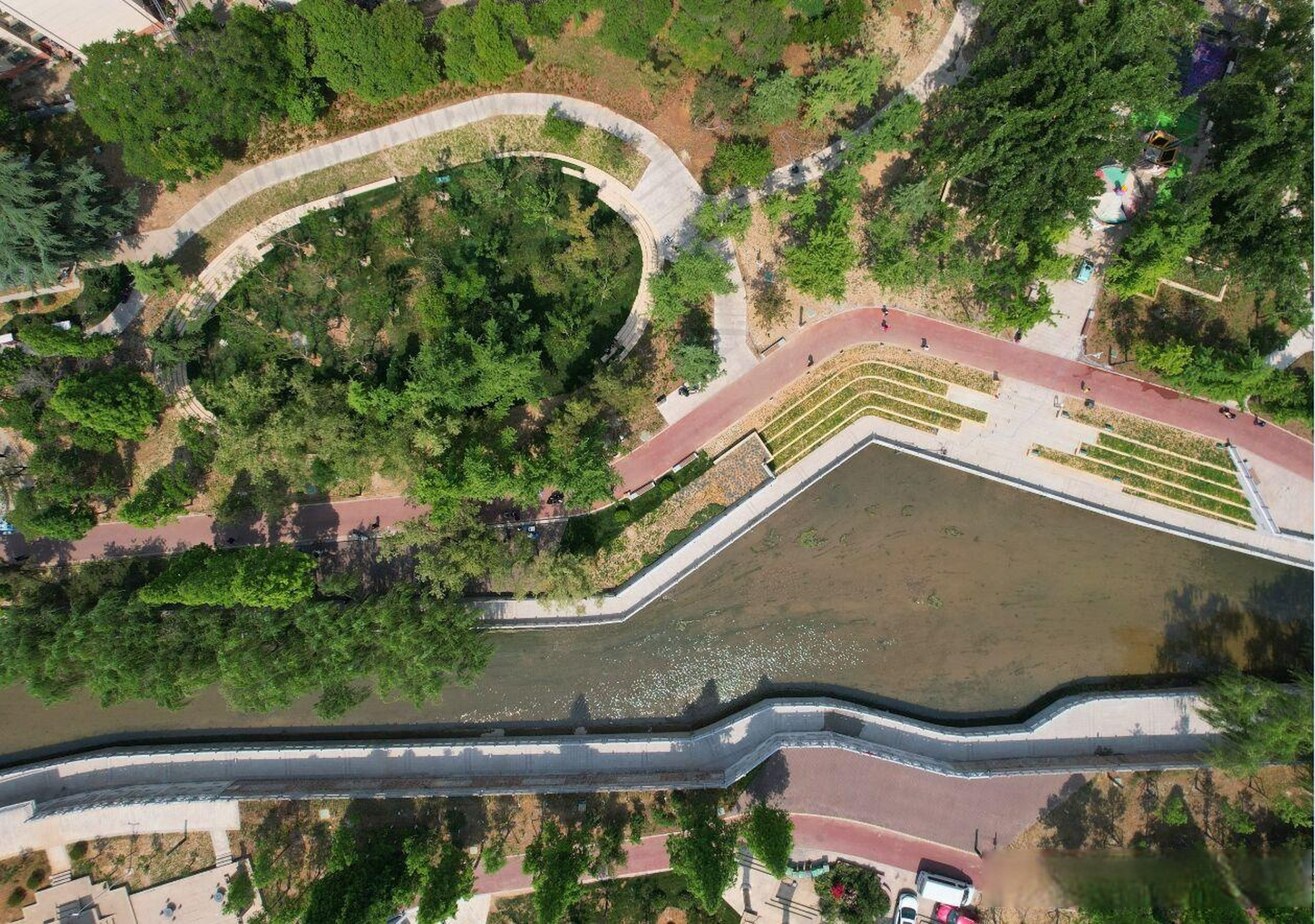 郑州市建设最早的带状公园之一,它伴随着郑州市的城市发展而日益完善