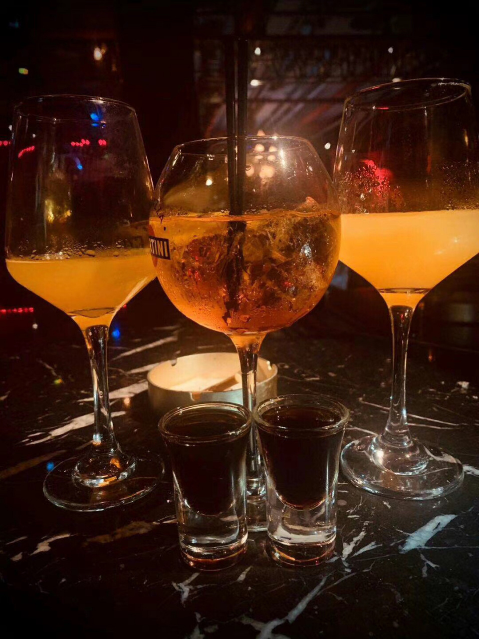 往事若能下酒,回忆便是一场宿醉.