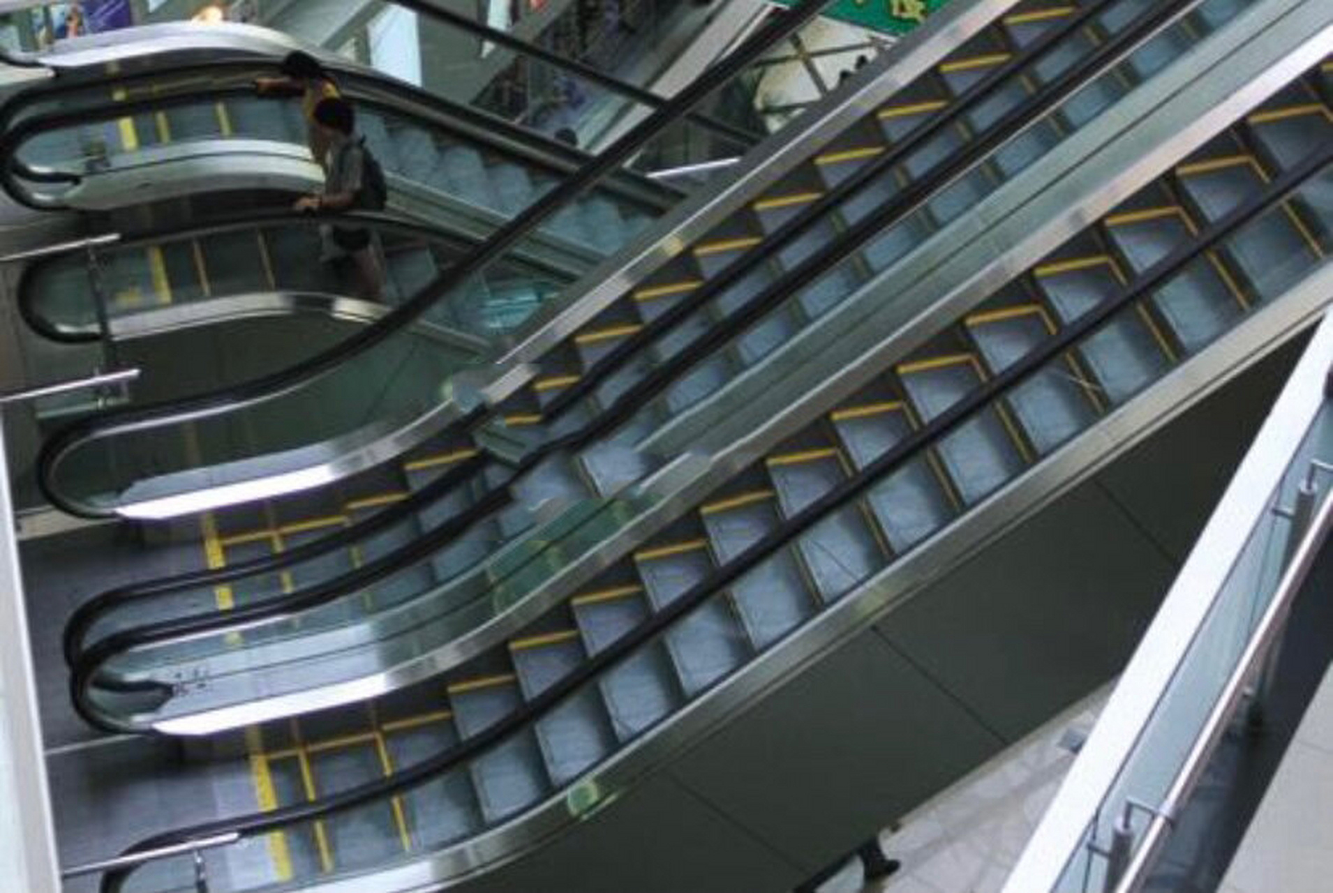 幼儿园中大班安全活动(安全乘坐电梯) 大班安全活动《安全乘坐电梯》