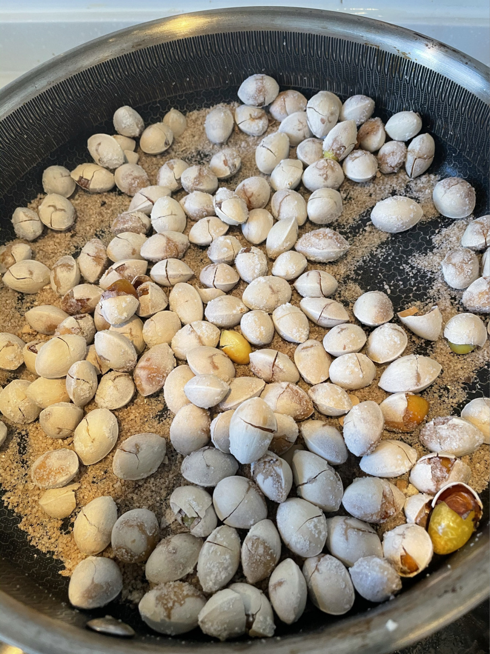 昨天在ole突然看见有鲜白果卖,一大盘才8.