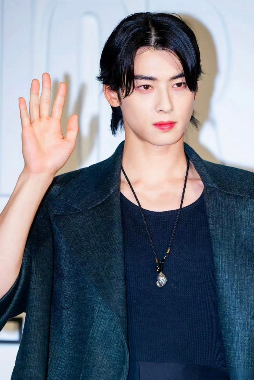 车银优能不能放弃举铁啊,以前是花美男,举铁后变成健美的牛蛙,看起来