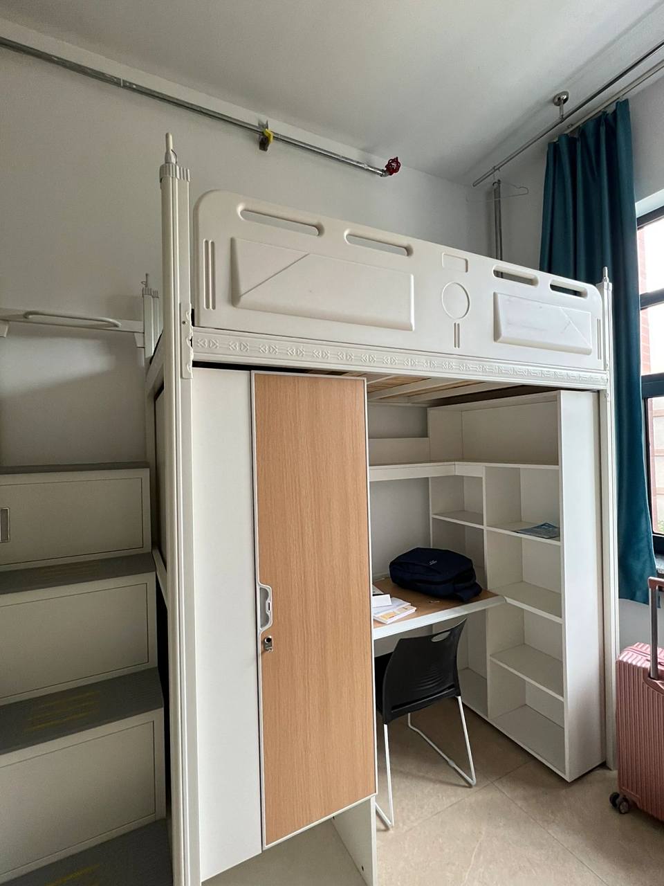 开学挺久了,来说说我最最最中意的宿舍床,一整个爱住了.