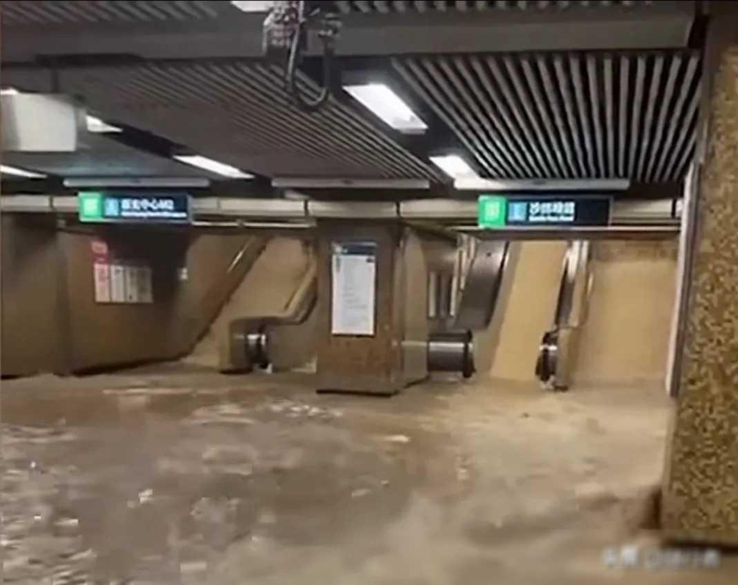 合肥的地铁站竟然也被洪水淹没了!这种现象在极端天气下并不罕见