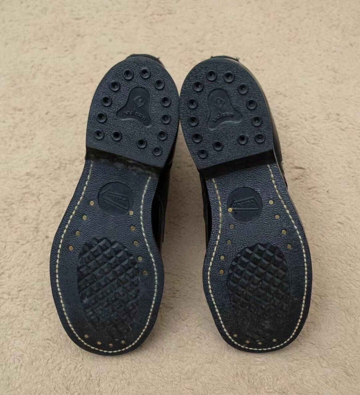 越战早期的leather combat boots,主要在1965年到1966年初配发驻越