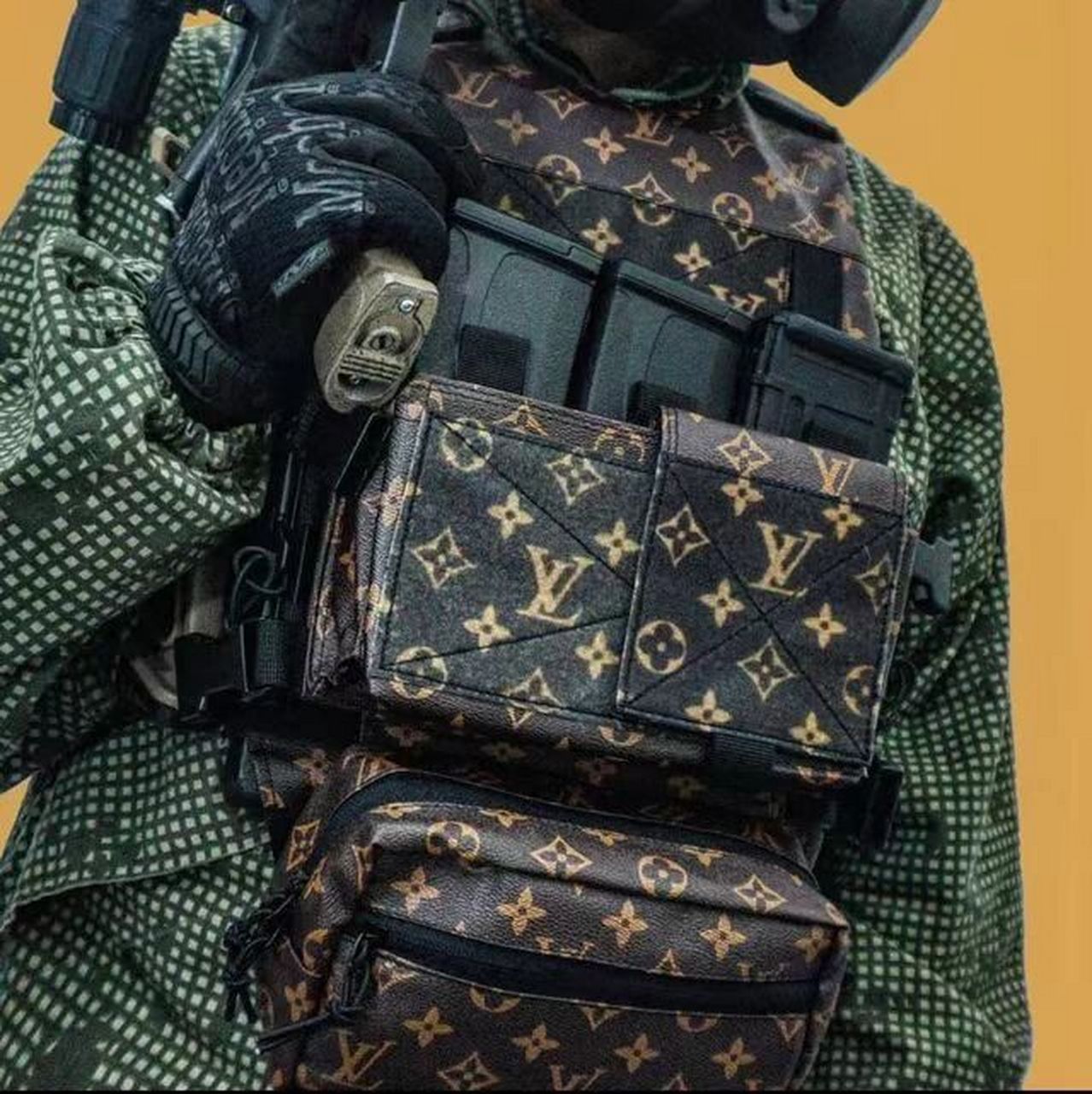 lv迷彩战术背心 尼龙佬买尼龙,犹如小姐姐买lv,都是奢侈品消费#军迷