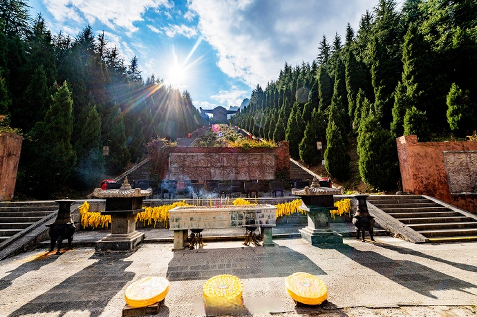 跟着博主游湖北# 【神农坛景区| 感受千年杉王的神秘与神农氏雕像的