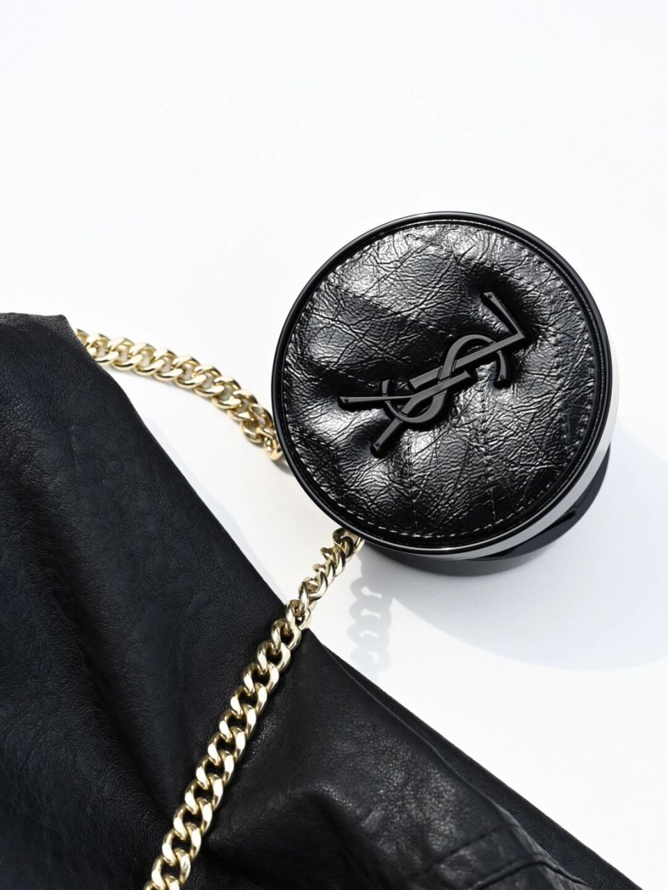 谁能抗拒ysl02niki高定手袋的柔软皮褶?反正我不行!