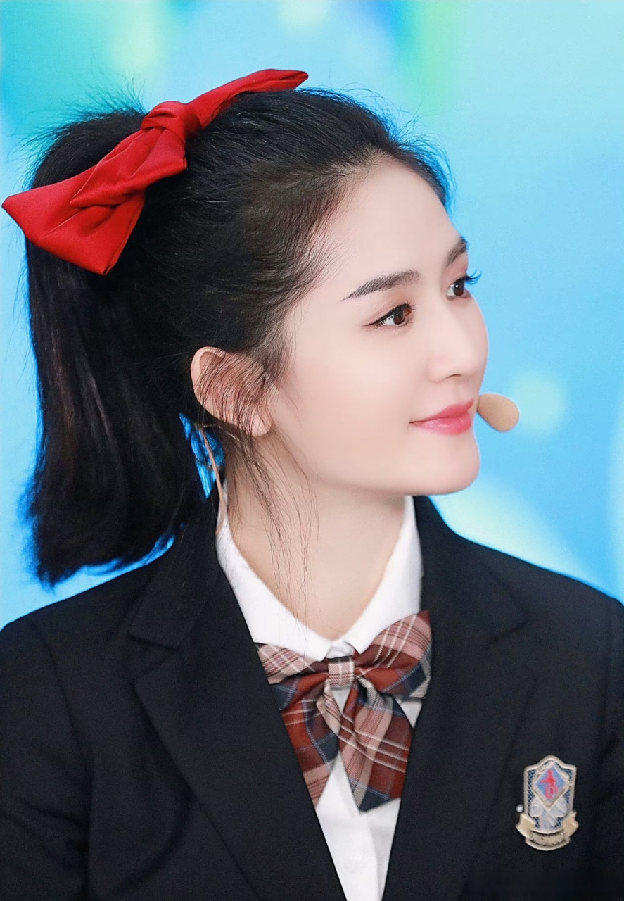 谢娜发际线#今天乘风2023队长舞台照出来了,谢娜高马尾妆造好干净