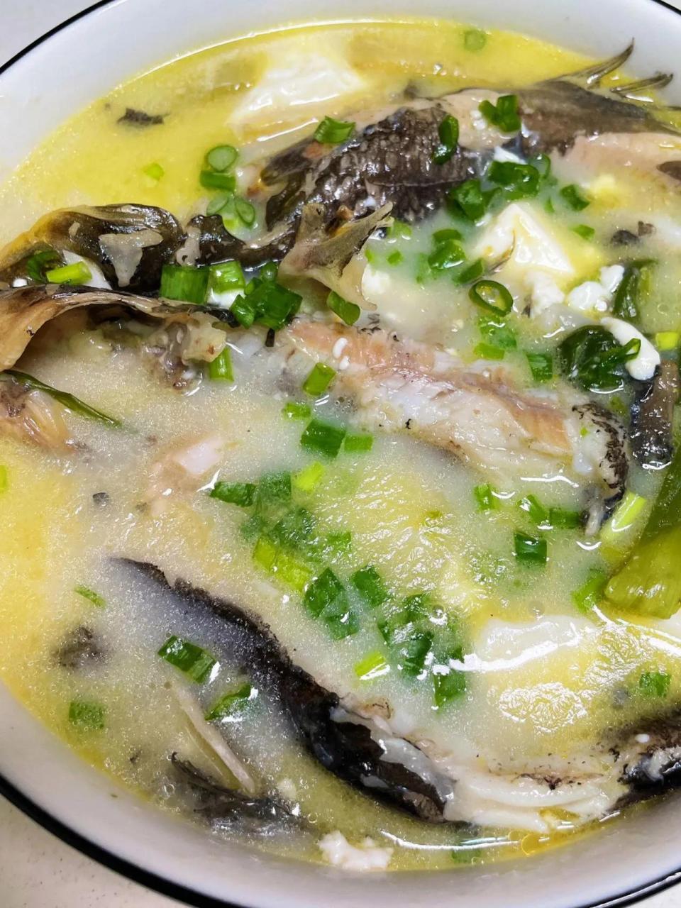 鲜掉眉毛的昂刺鱼豆腐汤,真的巨好喝.