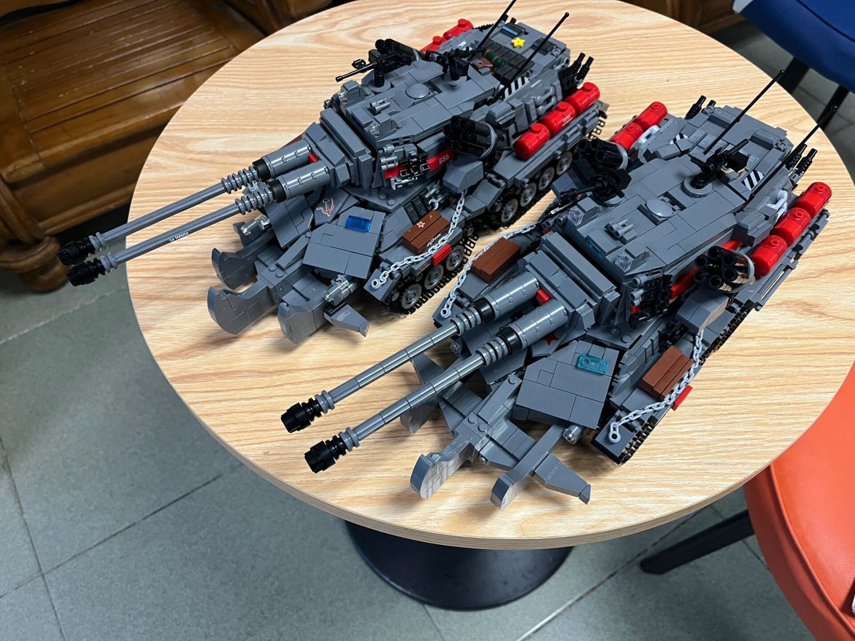 两台天启坦克 一台国产静态 一台乐高遥控