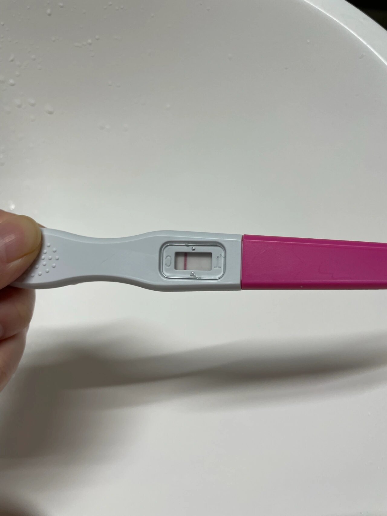 早上爬起来就是一根可丽蓝秒双杠,不敢相信再用其他品牌验孕棒确认一