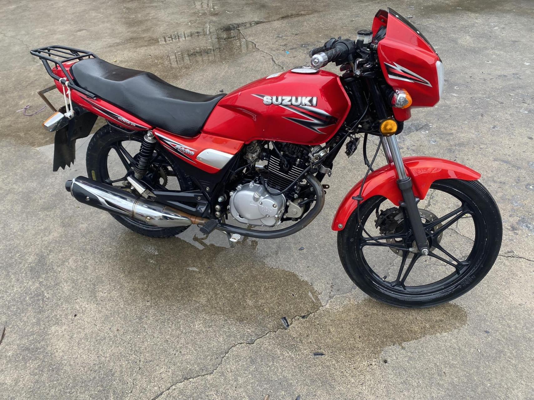 铃木钻豹125摩托车,成色好,机器无敌