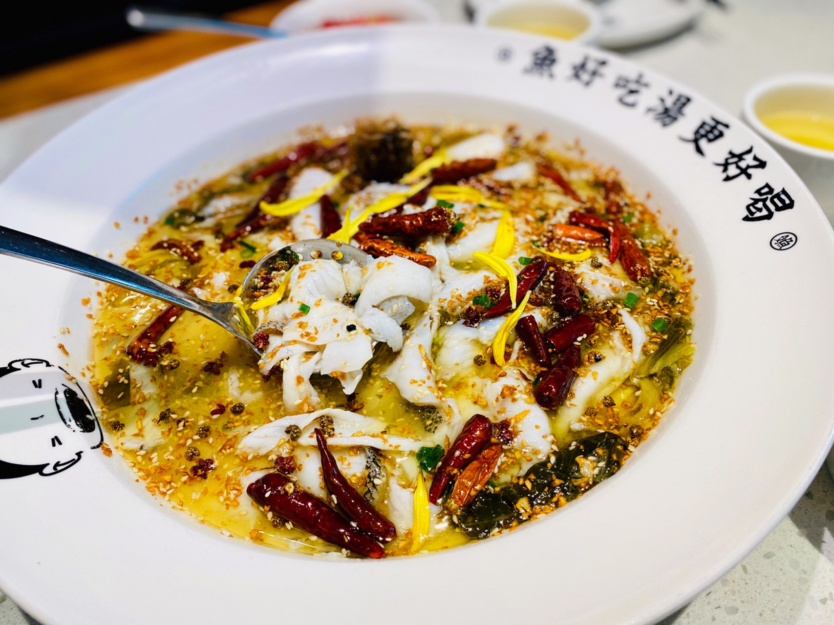 佛山·江渔儿 「老坛酸菜鱼」 鱼肉真的少得可怜,而且超级多油!