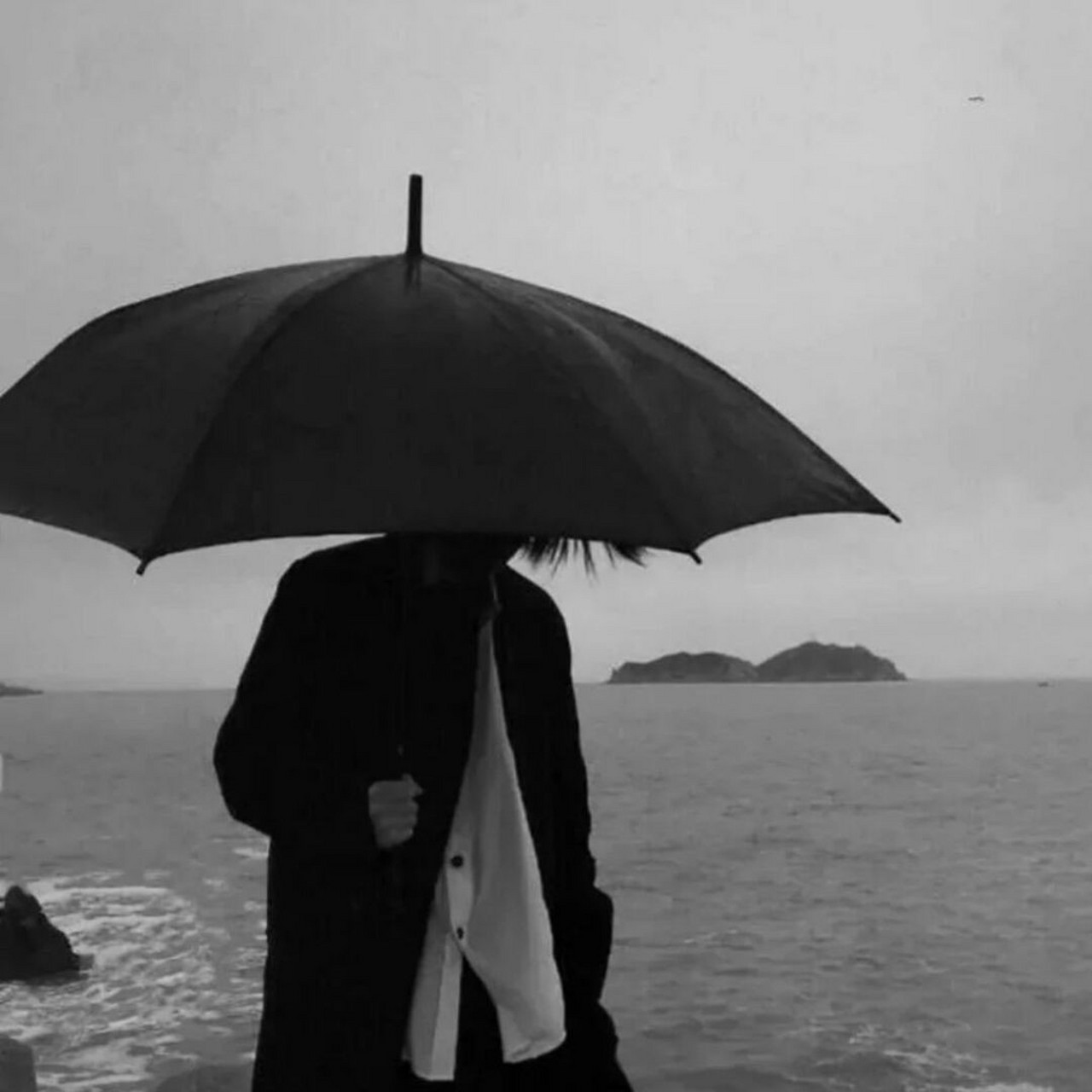 撑伞系列男生头像 好不容易翻到,这种你们要是喜欢,我再努力努力