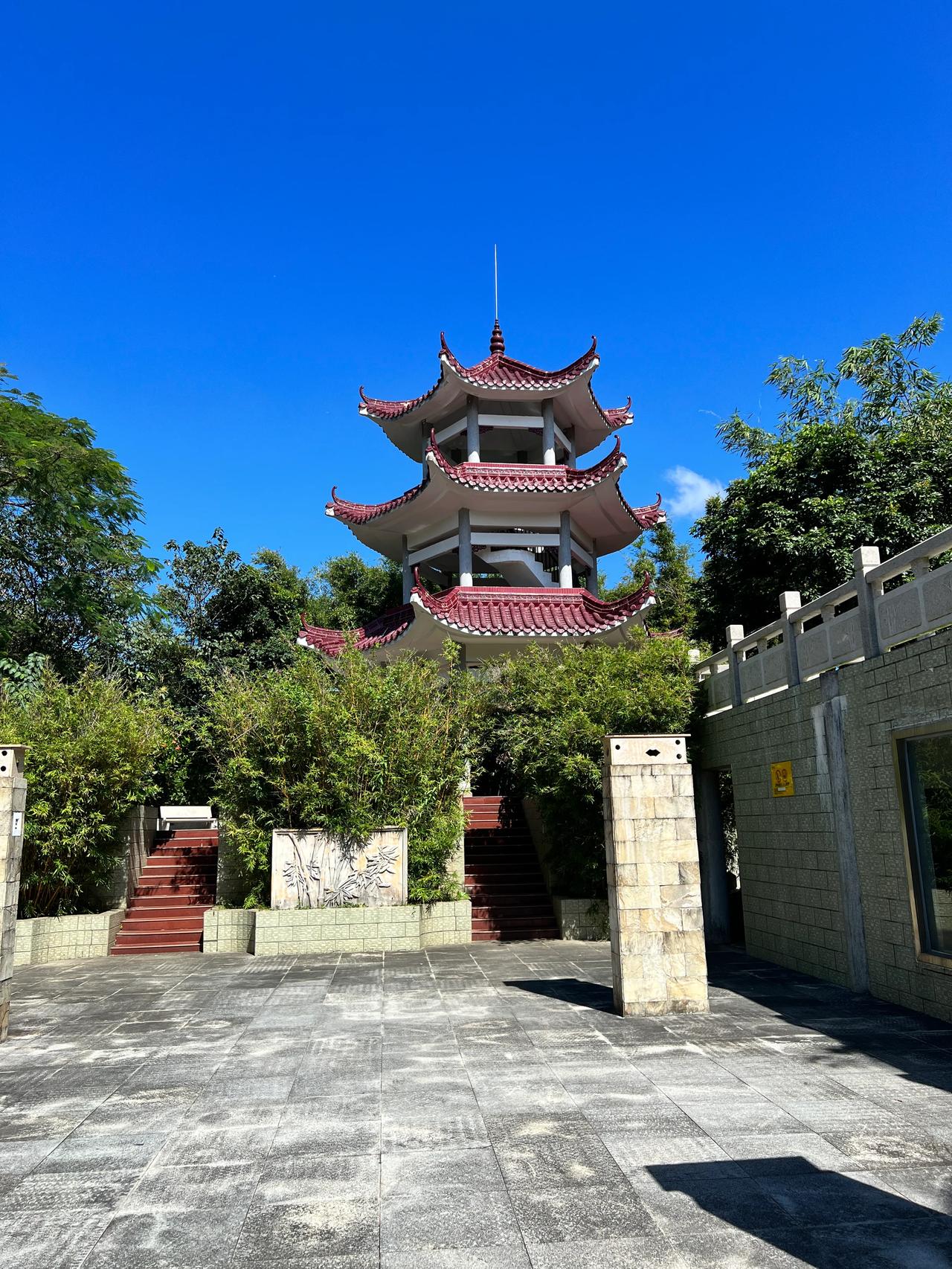 是个周末爬山遛娃的好地方.翠竹公园 荟萃亭