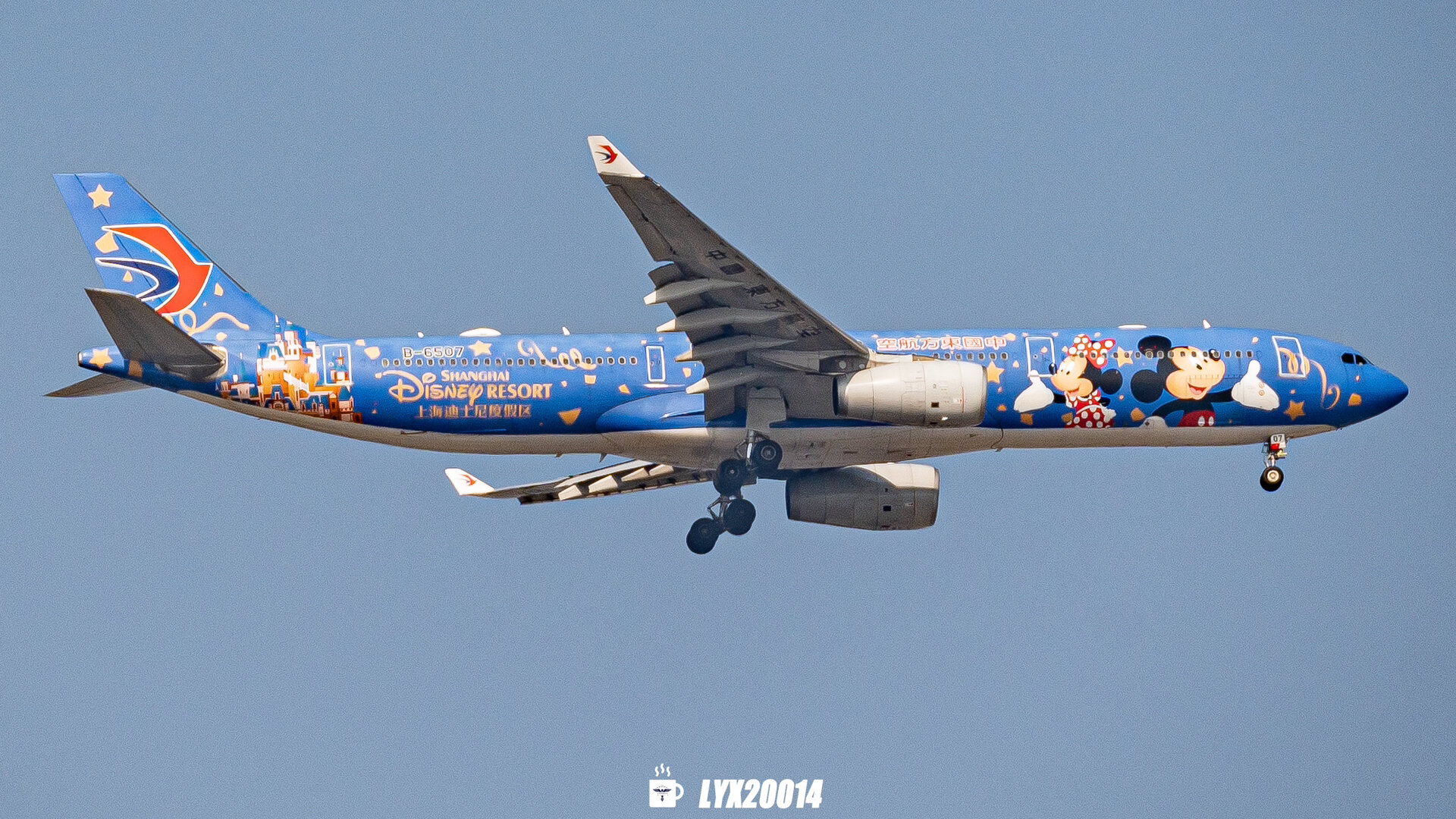 东方航空迪士尼系列米奇米妮号彩绘机