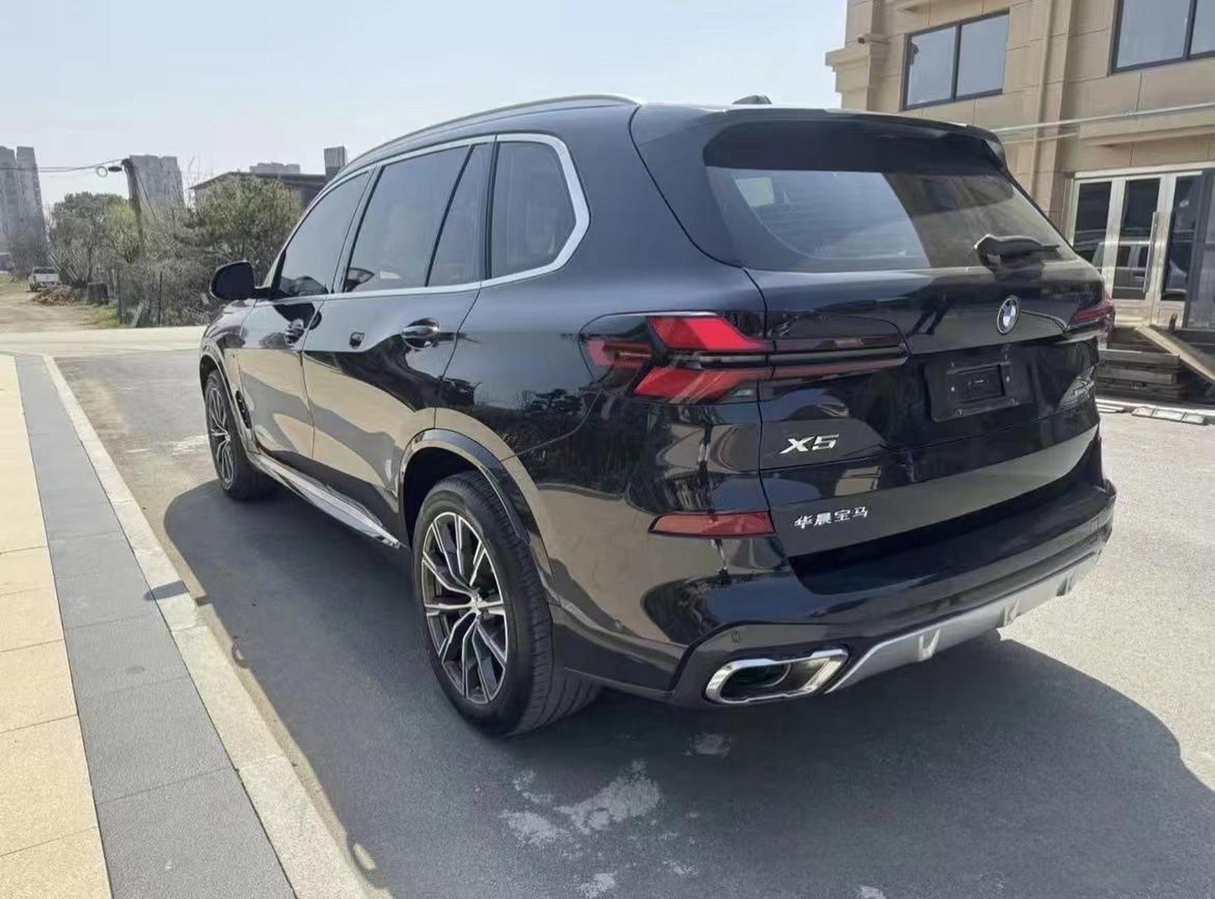 新到2024年宝马x5 3.